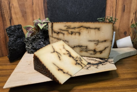 Tomme de brebis à l’ail noir