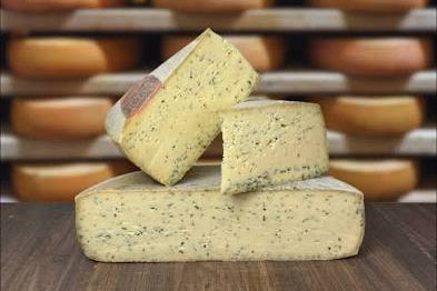 Fromage à raclette à l’ail des ours au lait cru